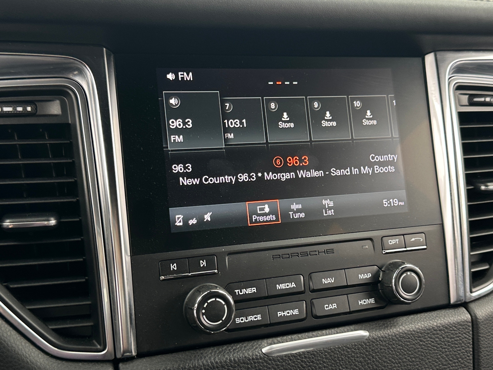 Thumbnail: 2017 Porsche Macan - 3