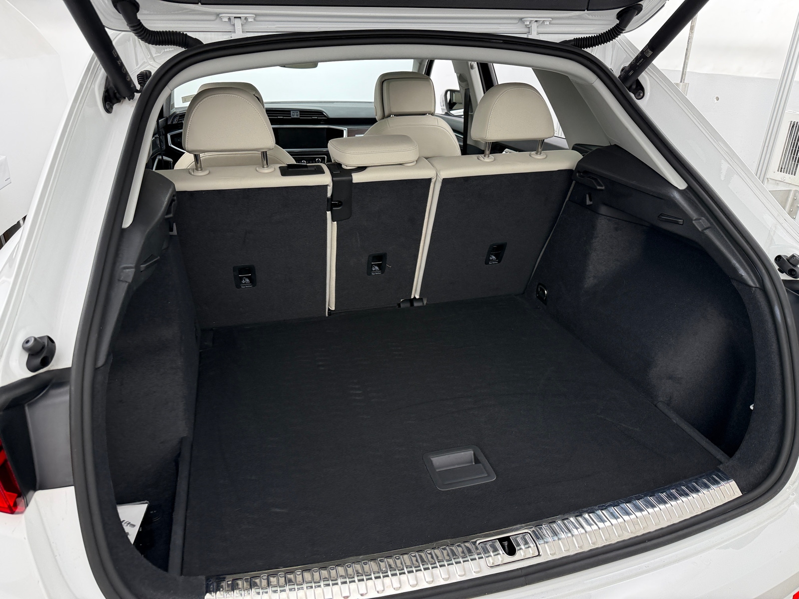 Thumbnail: 2023 Audi Q3 - 6