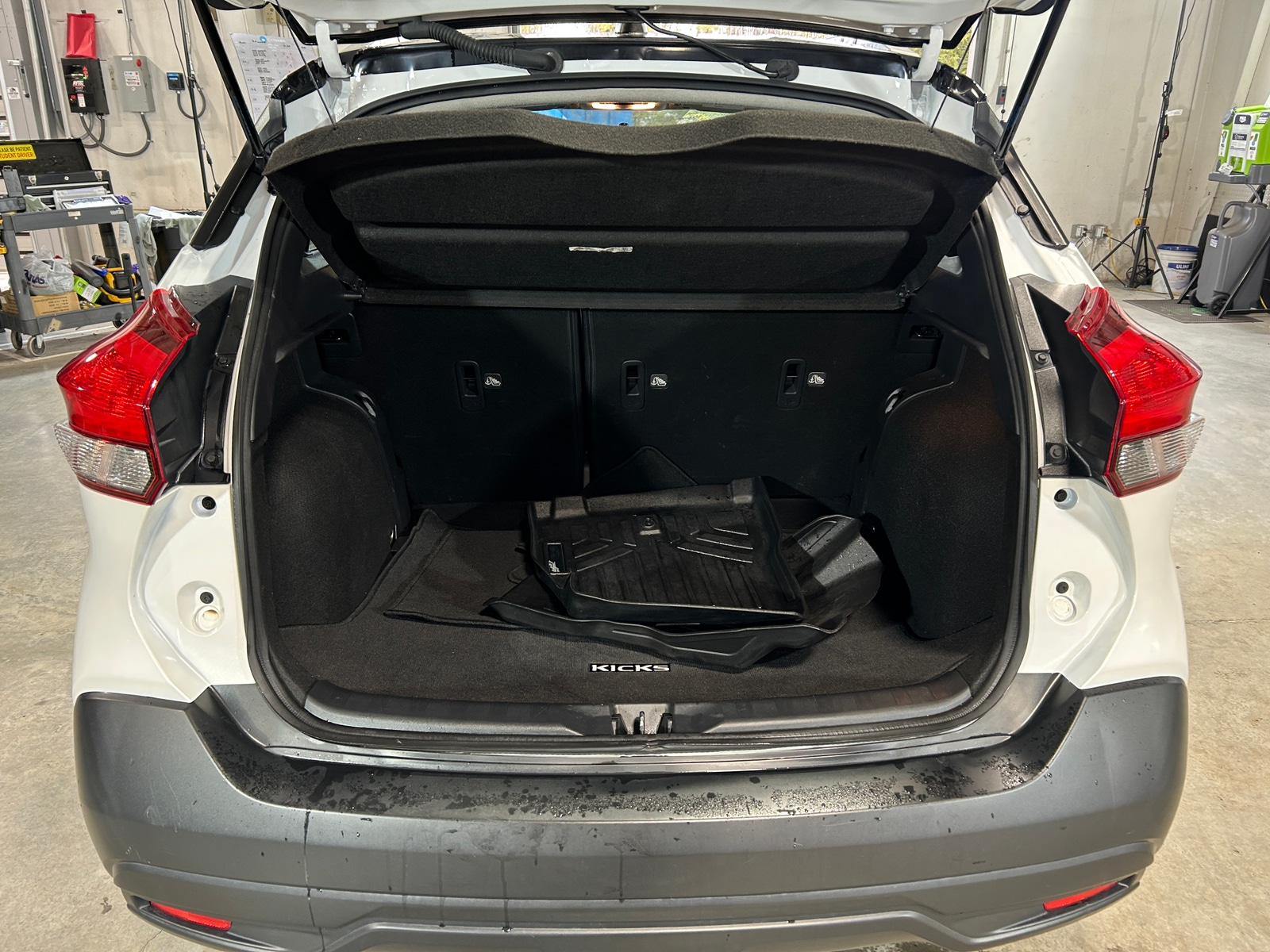 Thumbnail: 2018 Nissan Kicks - 7