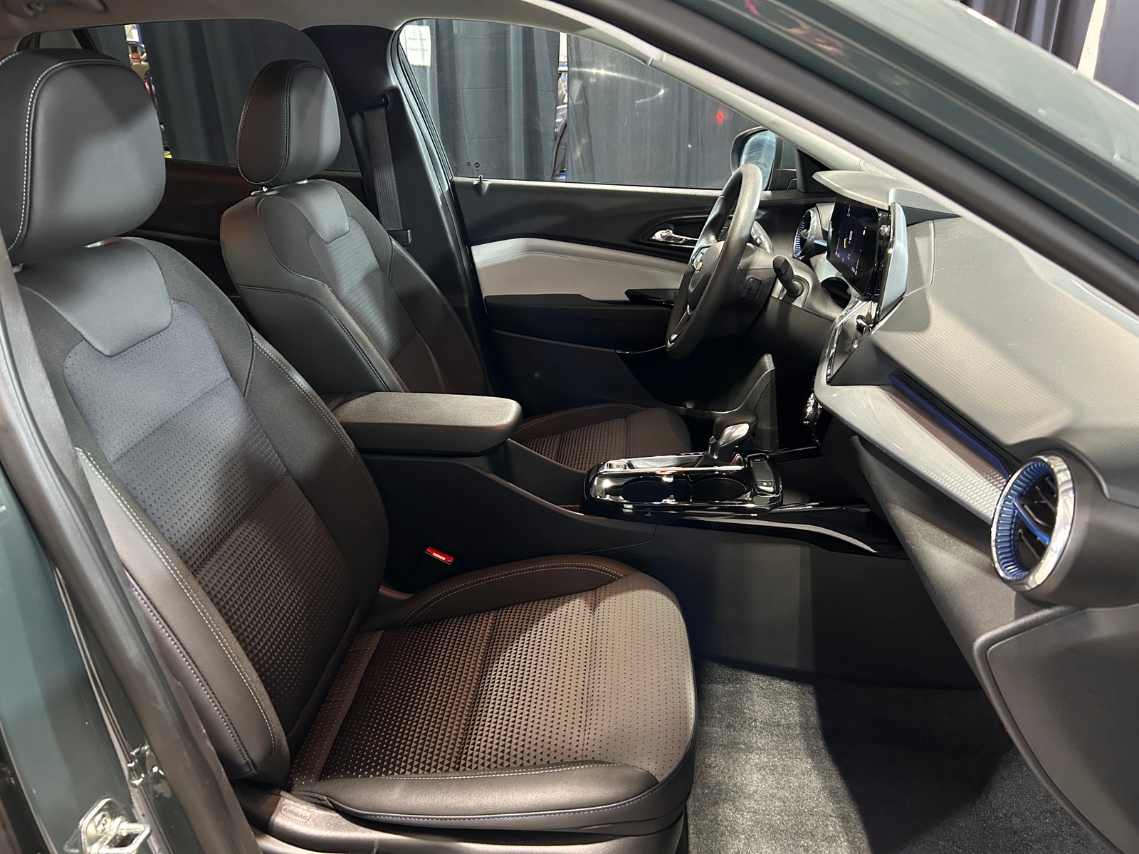 Thumbnail: 2025 Chevrolet Trax - 2