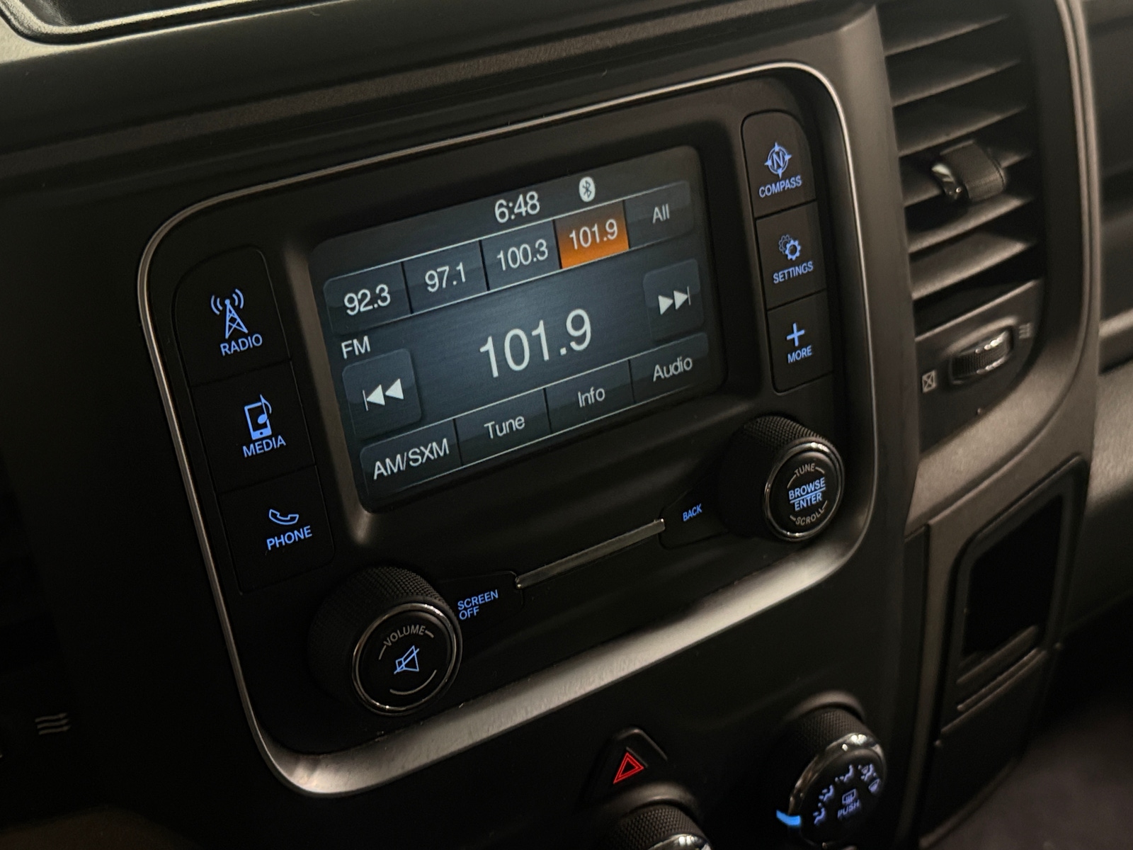 Thumbnail: 2019 RAM 1500 Classic - 4