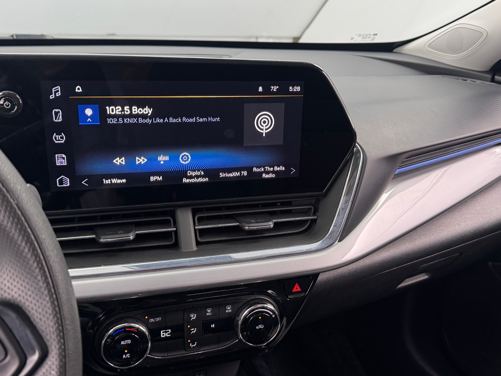 Thumbnail: 2025 Chevrolet Trax - 4