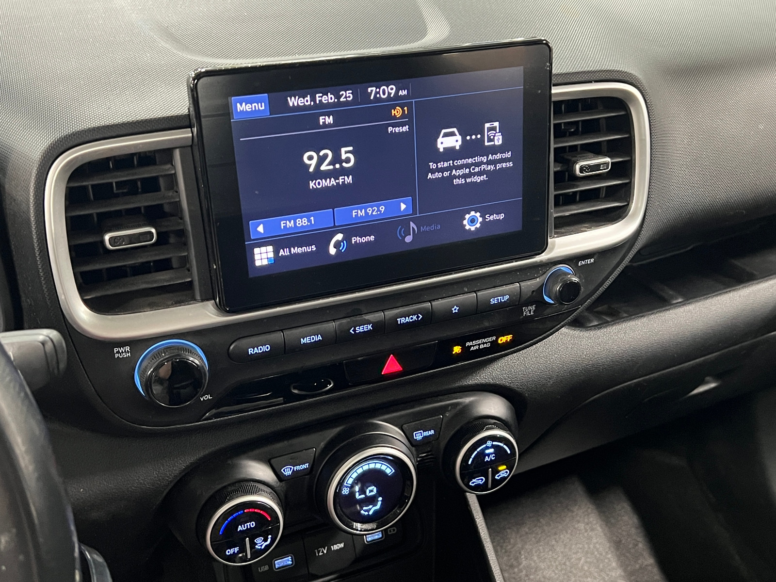 Thumbnail: 2022 Hyundai Venue - 4