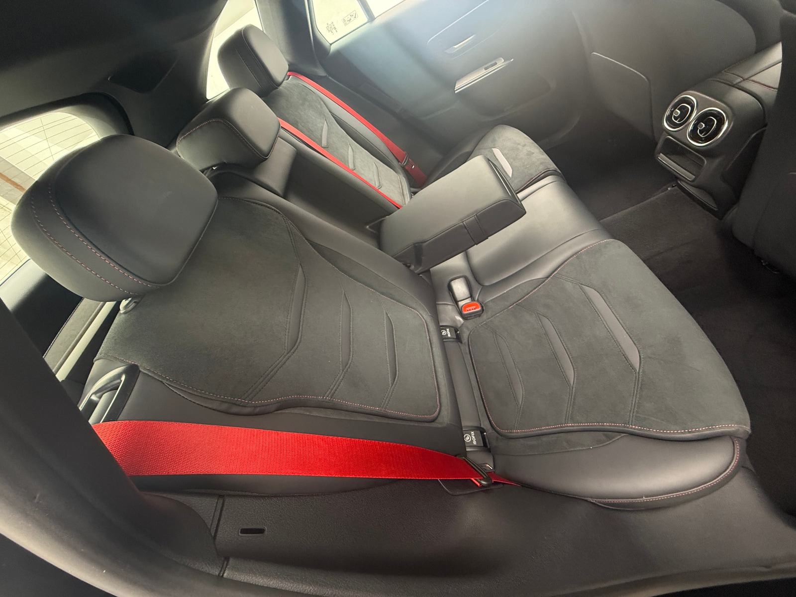 Thumbnail: 2025 Mercedes-Benz GLC - 6