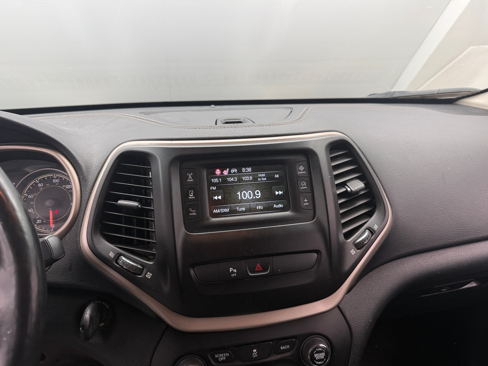 Thumbnail: 2016 Jeep Cherokee - 4