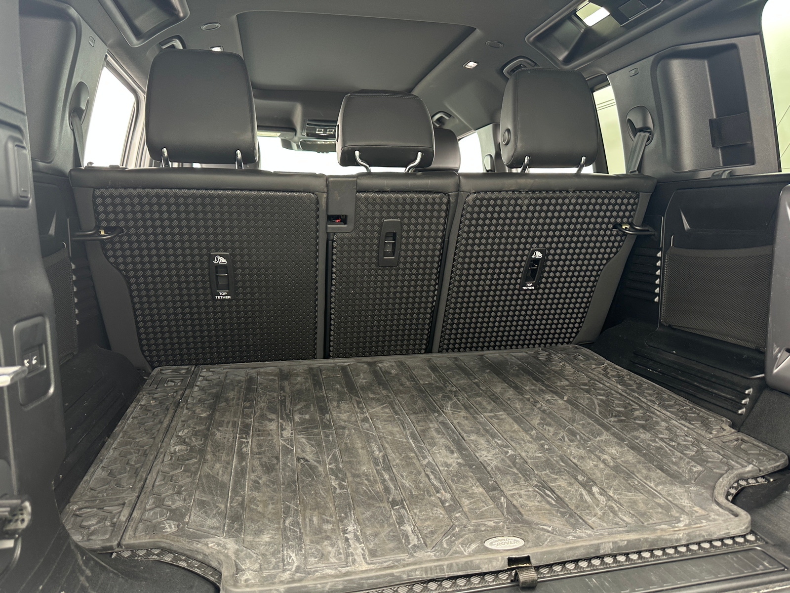 Thumbnail: 2023 Land Rover Defender - 6