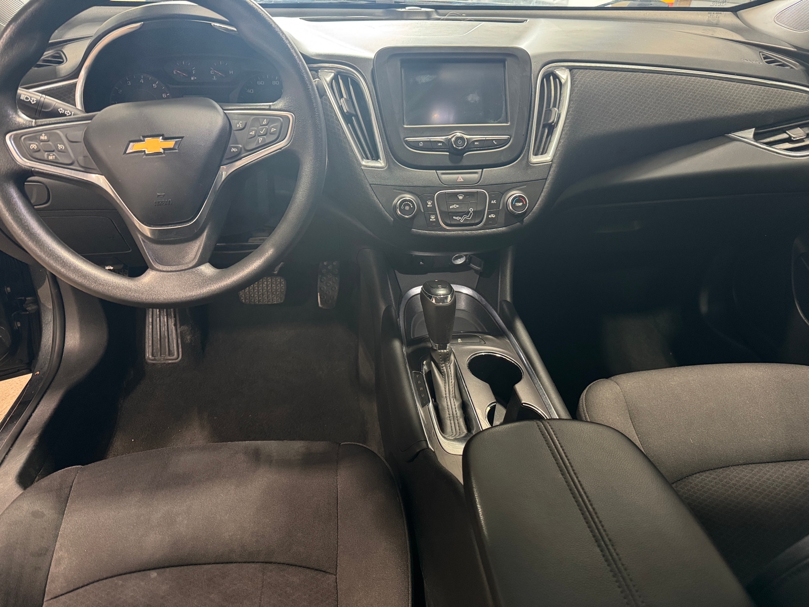 Thumbnail: 2018 Chevrolet Malibu - 3