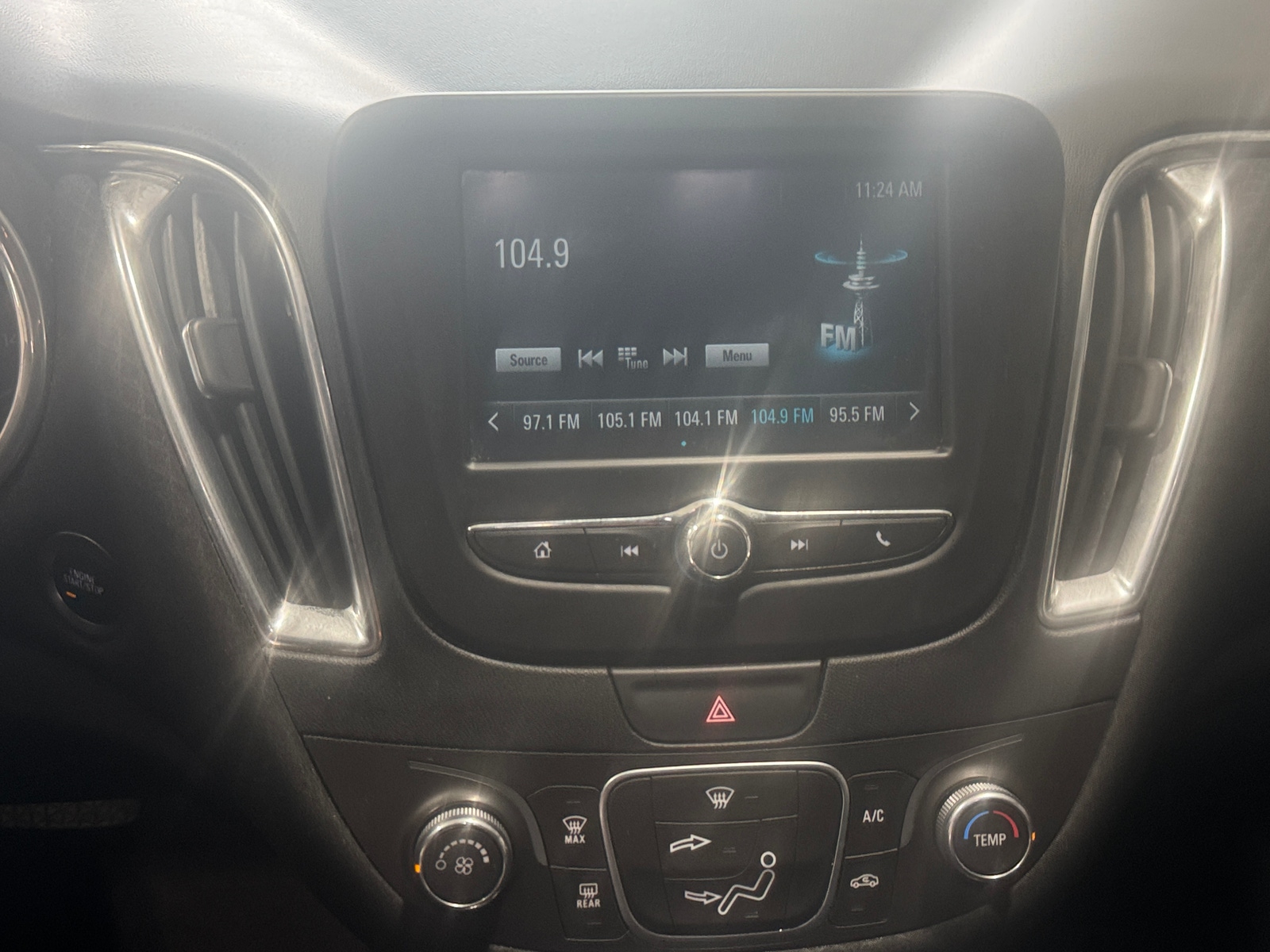 Thumbnail: 2018 Chevrolet Malibu - 4