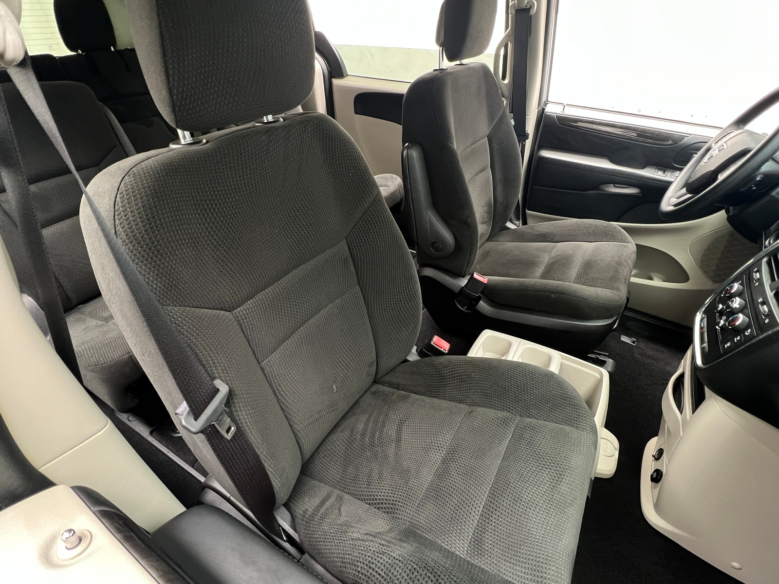 Thumbnail: 2016 Dodge Grand Caravan - 2