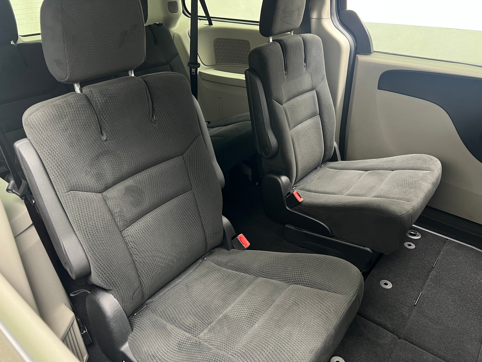 Thumbnail: 2016 Dodge Grand Caravan - 6