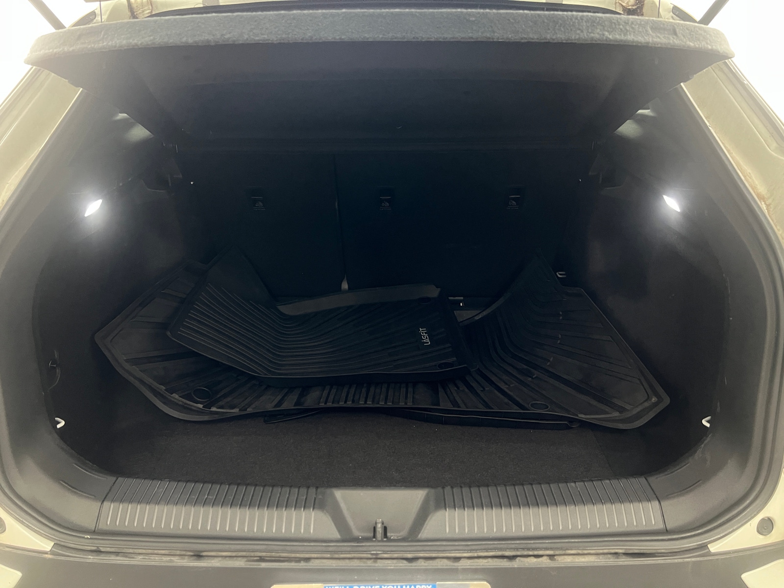 Thumbnail: 2023 Volkswagen ID.4 - 7