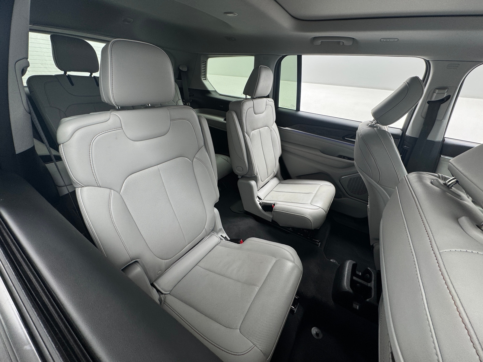 Thumbnail: 2023 Jeep Grand Cherokee L - 5