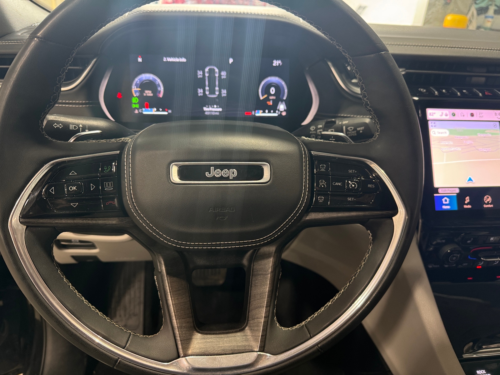 Thumbnail: 2023 Jeep Grand Cherokee L - 4