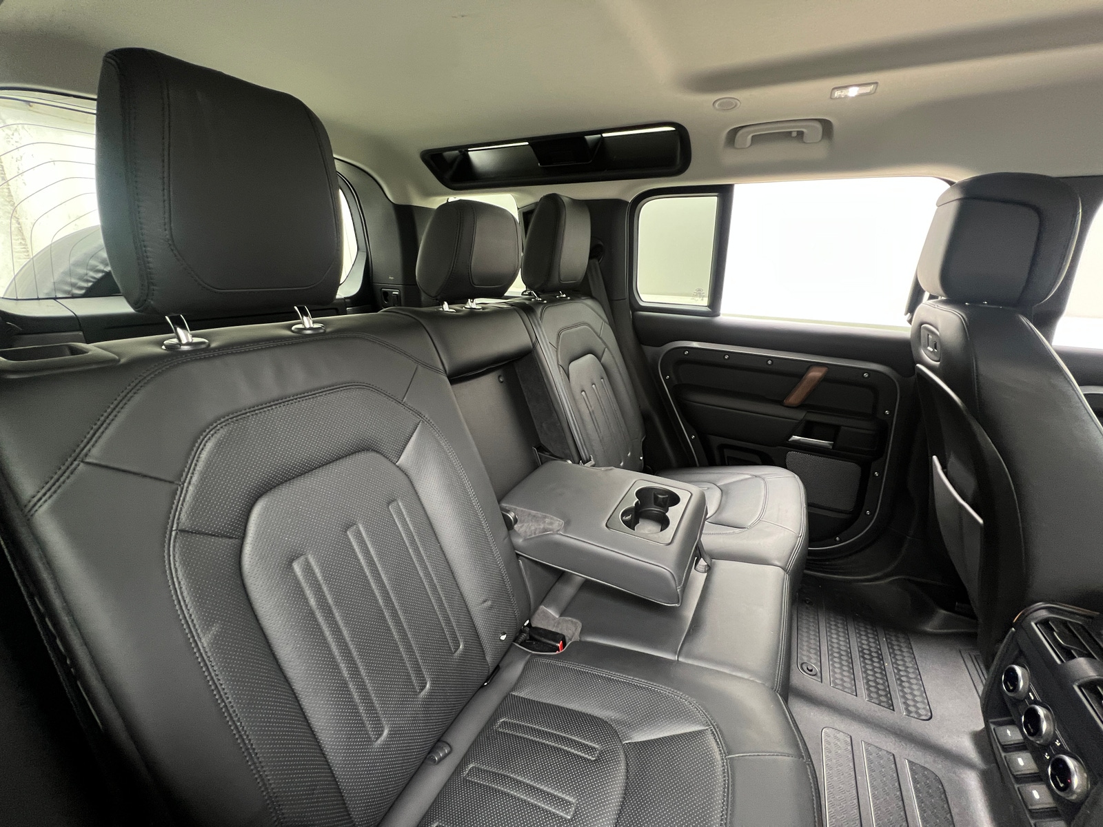 Thumbnail: 2020 Land Rover Defender - 5