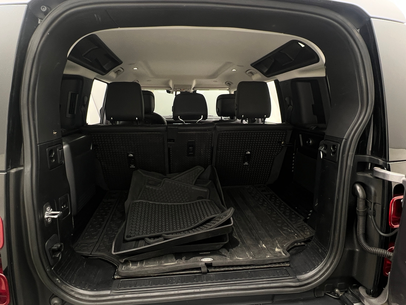 Thumbnail: 2020 Land Rover Defender - 6