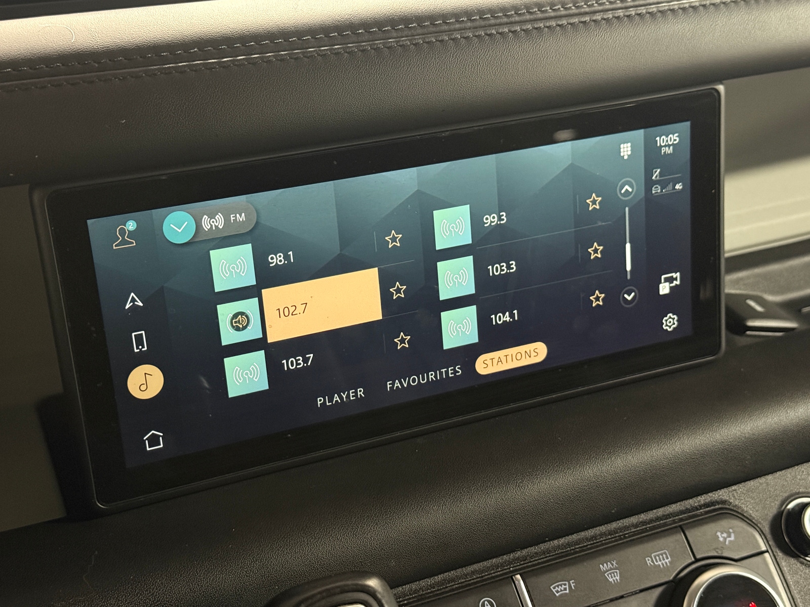 Thumbnail: 2020 Land Rover Defender - 3