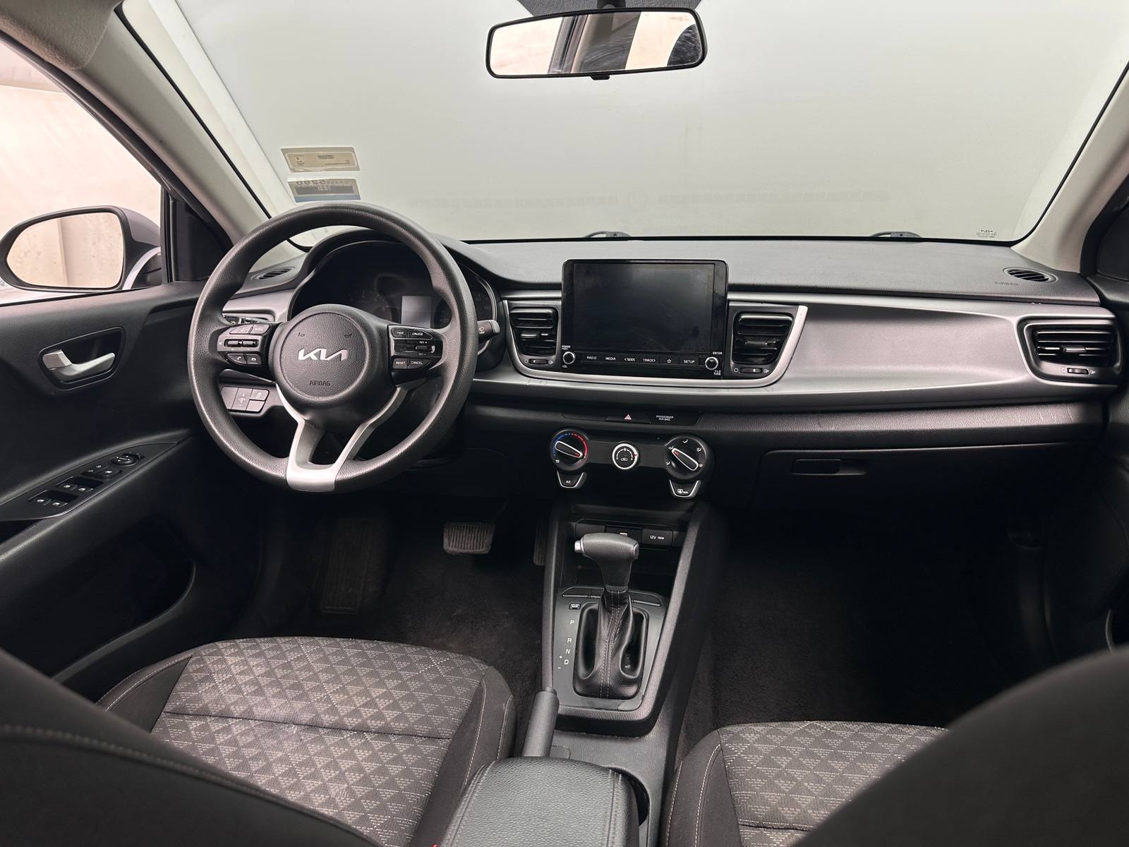 Thumbnail: 2022 Kia Rio - 3