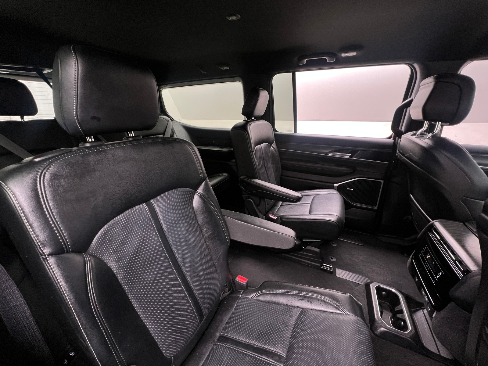 Thumbnail: 2024 Jeep Wagoneer - 5