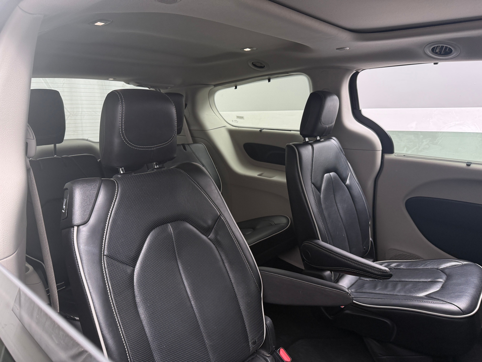 Thumbnail: 2023 Chrysler Pacifica - 5