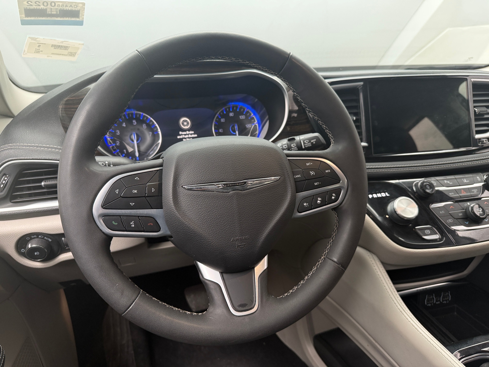 Thumbnail: 2023 Chrysler Pacifica - 4