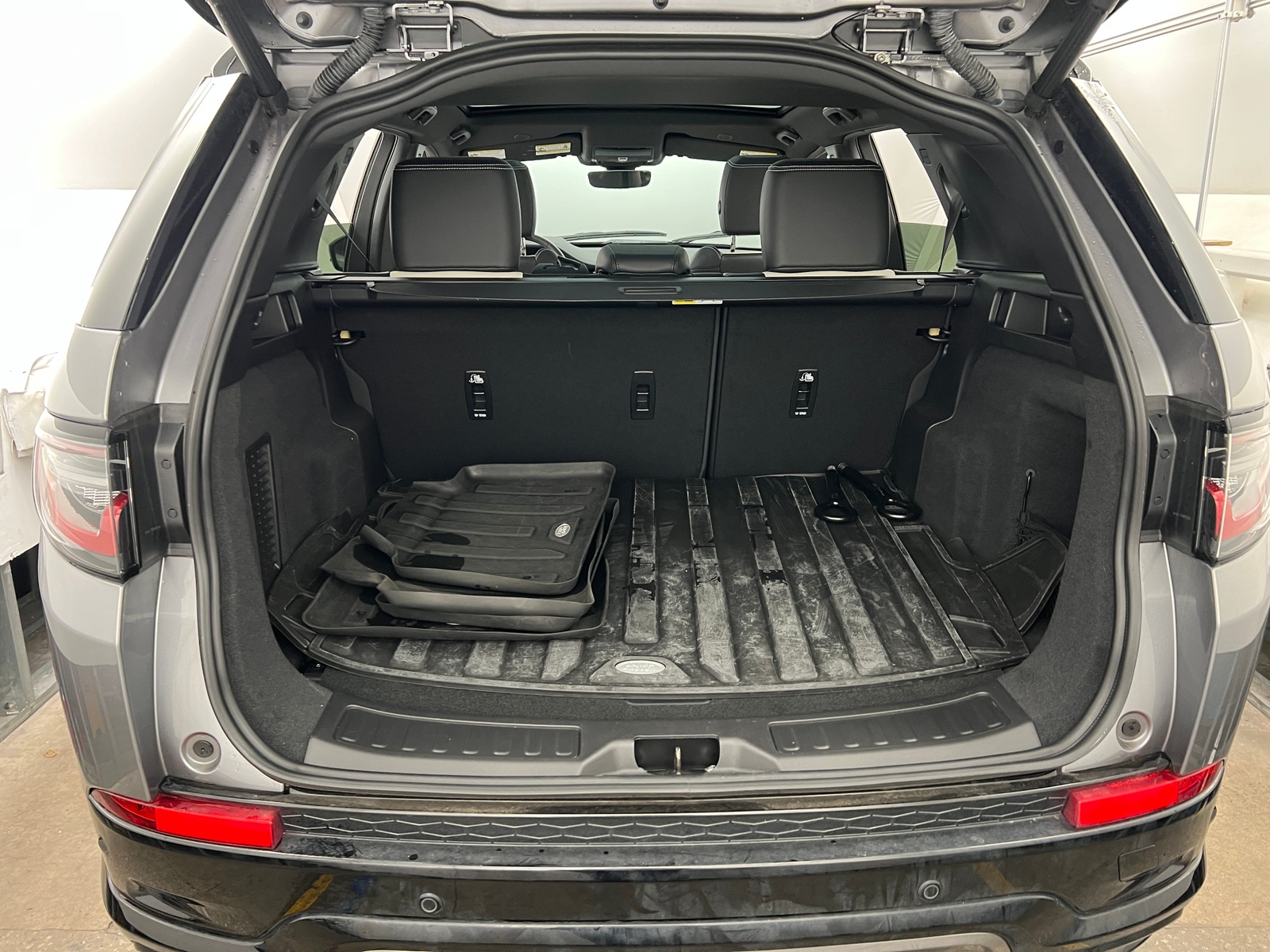 Thumbnail: 2024 Land Rover Discovery Sport - 6