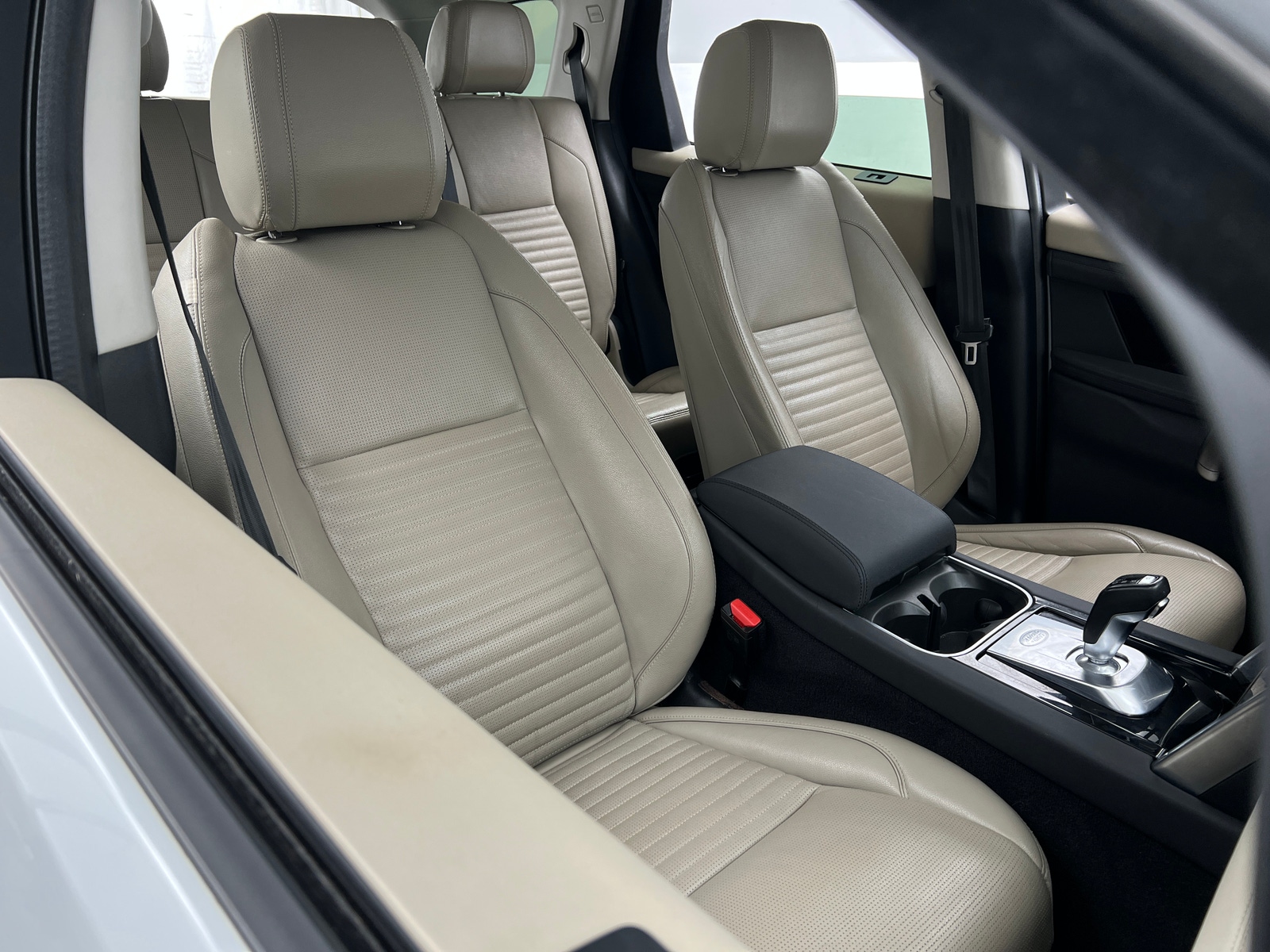 Thumbnail: 2020 Land Rover Discovery Sport - 2