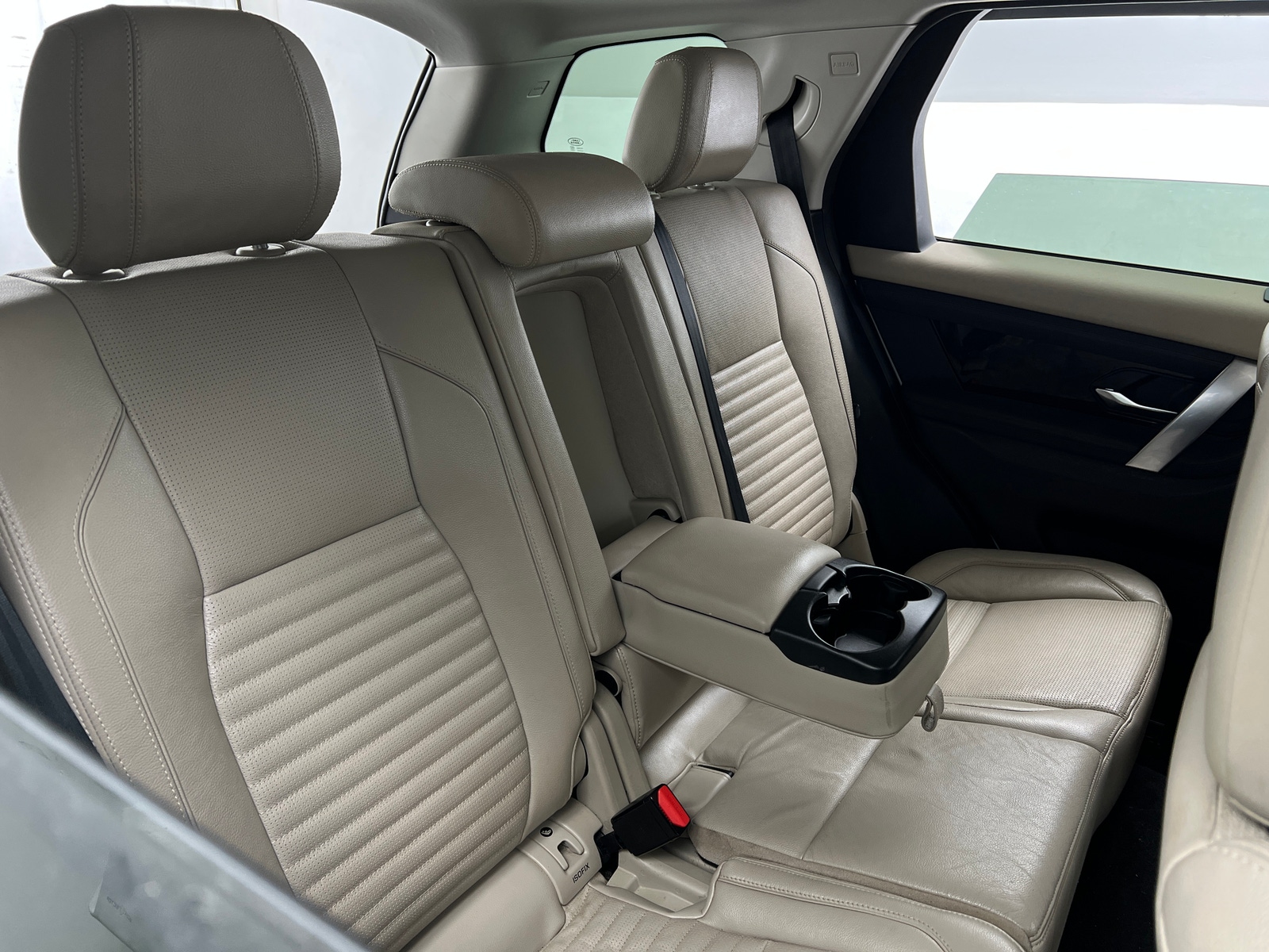 Thumbnail: 2020 Land Rover Discovery Sport - 6