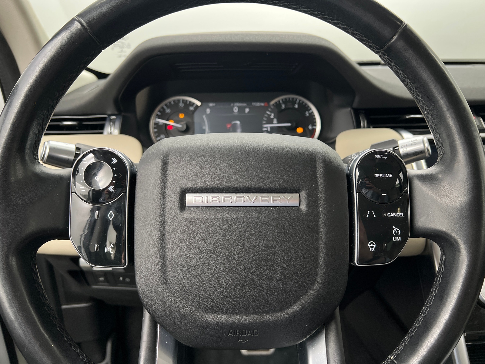 Thumbnail: 2020 Land Rover Discovery Sport - 5