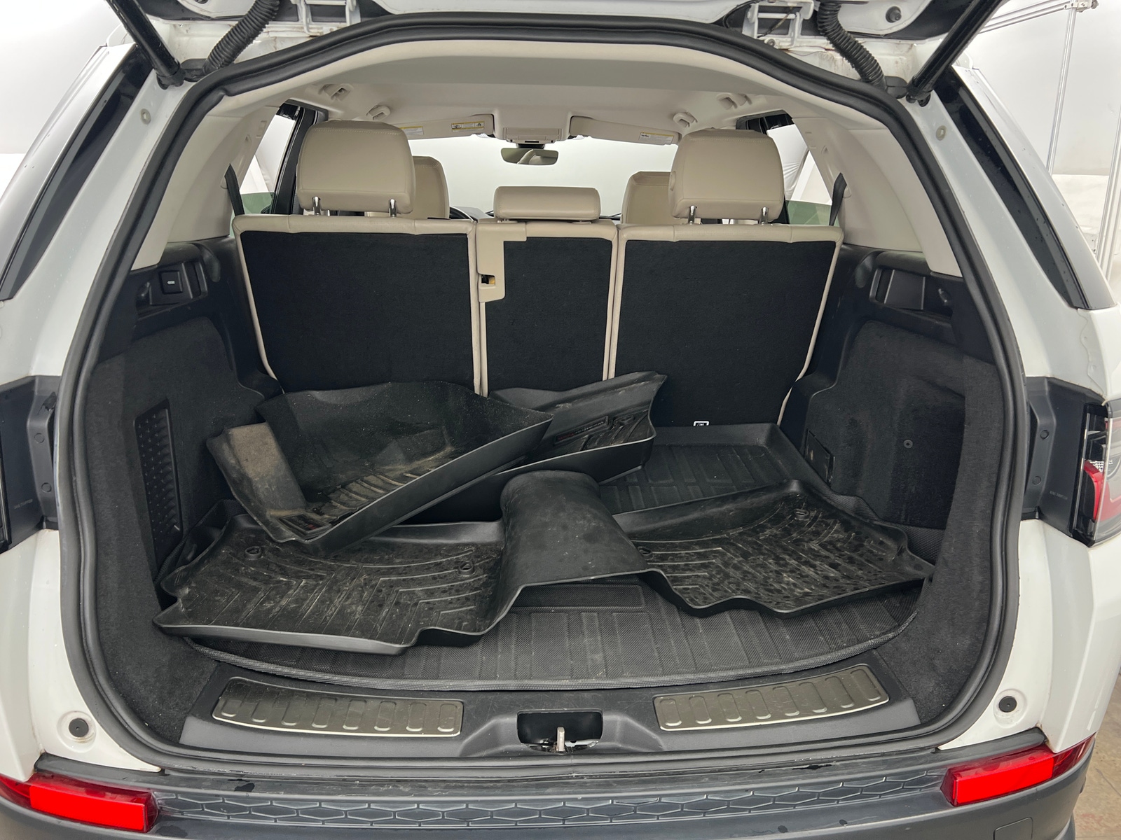 Thumbnail: 2020 Land Rover Discovery Sport - 7