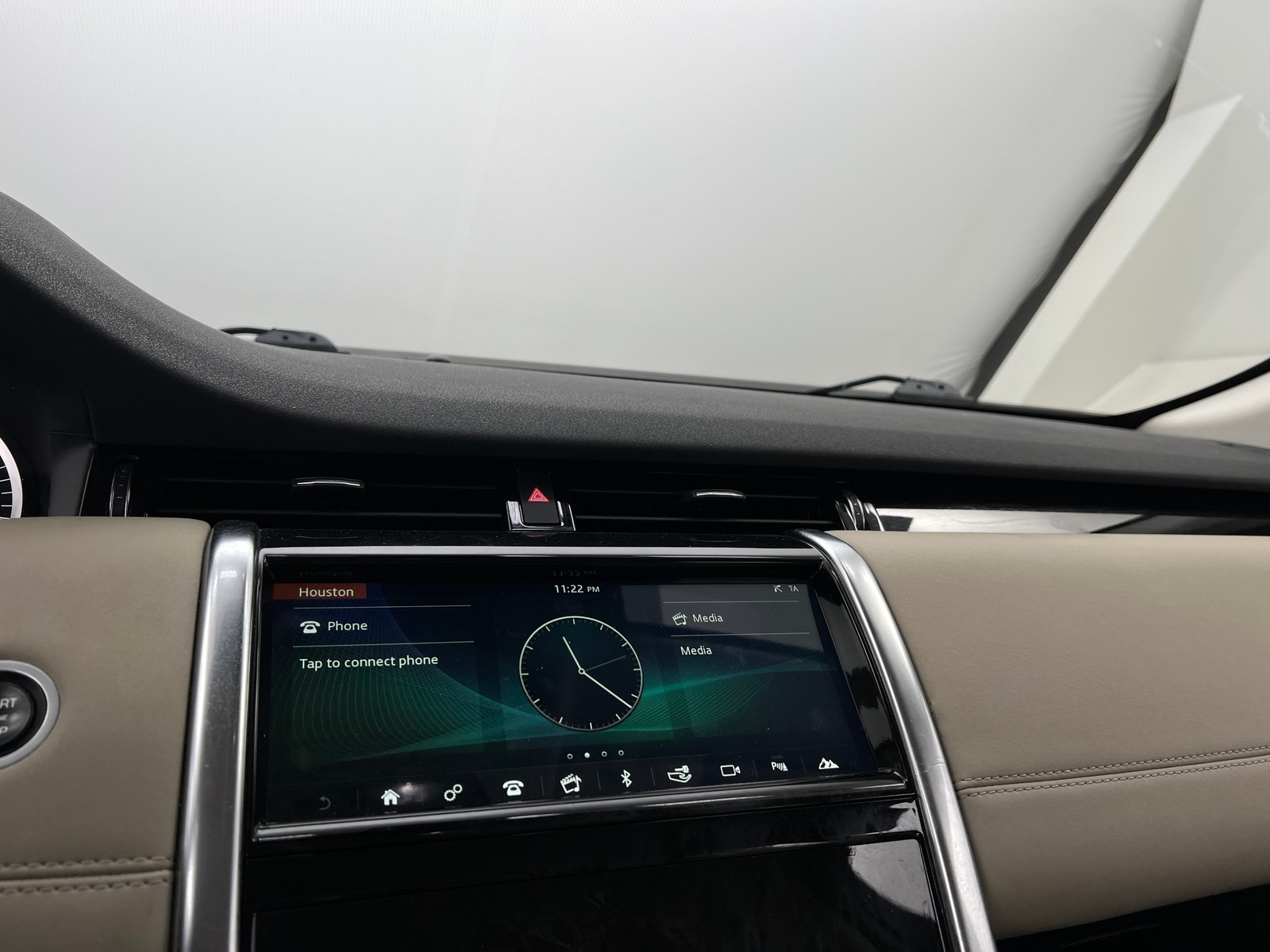 Thumbnail: 2020 Land Rover Discovery Sport - 4