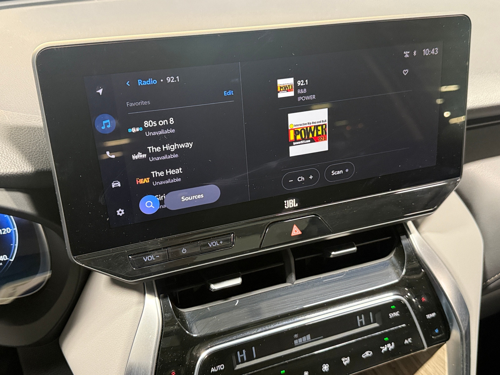 Thumbnail: 2023 Toyota Venza - 3