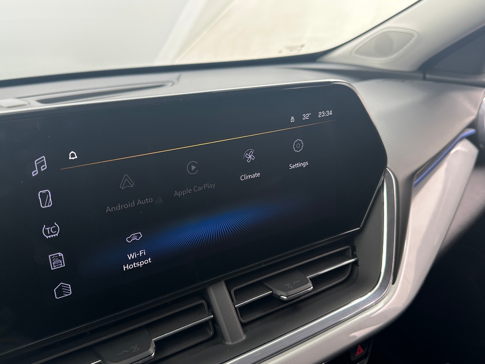 Thumbnail: 2025 Chevrolet Trax - 4