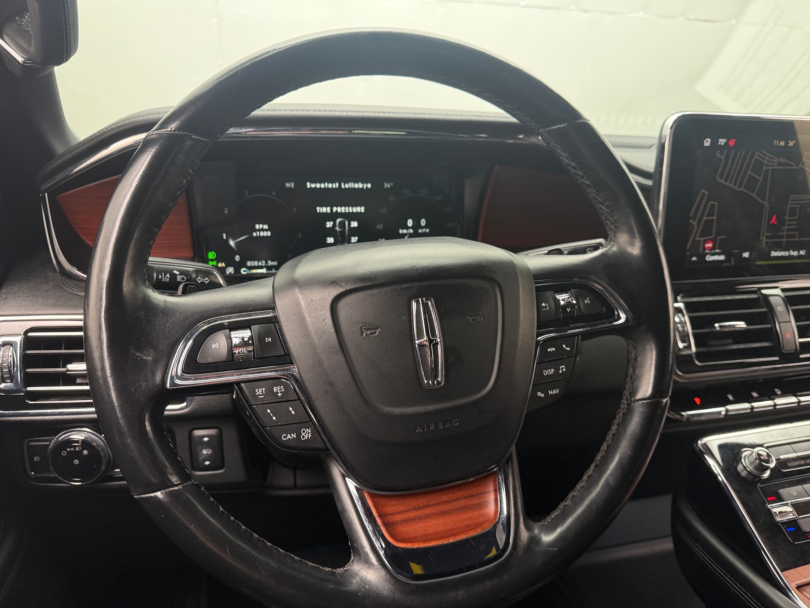 Thumbnail: 2021 Lincoln Navigator L - 4