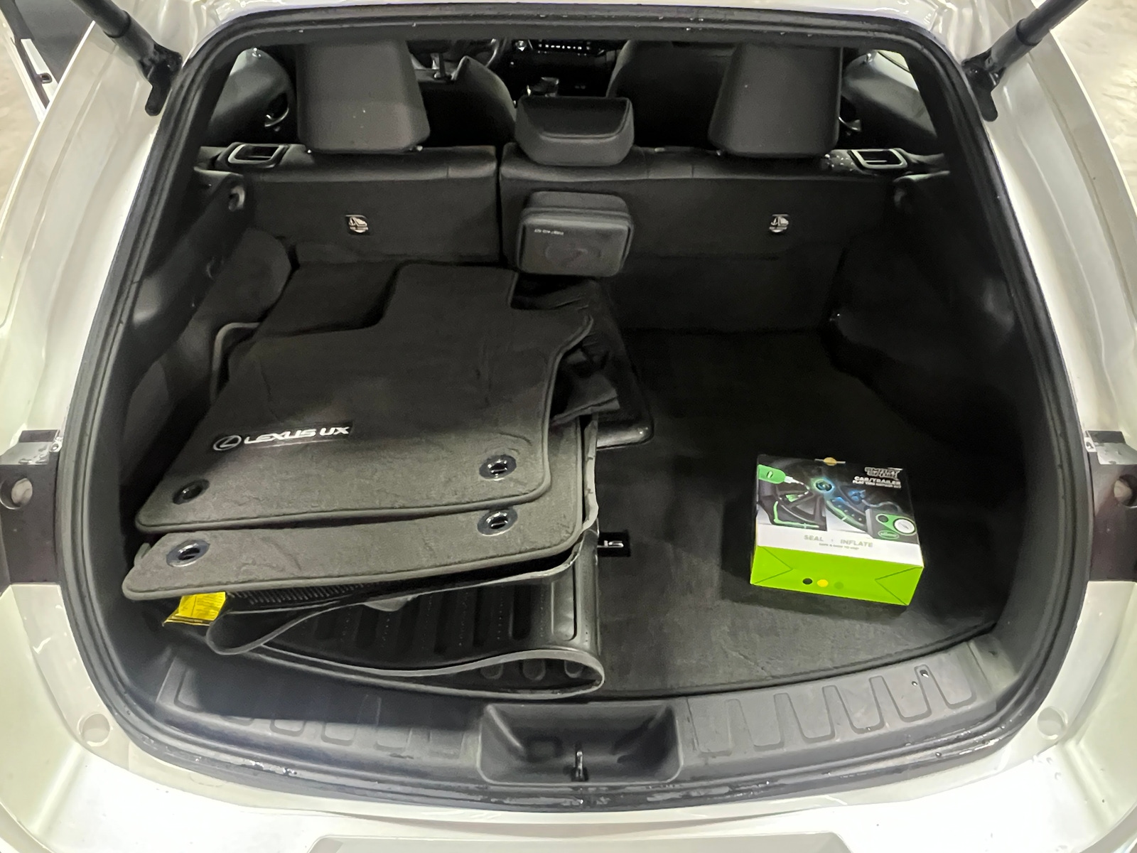 Thumbnail: 2023 Lexus UX - 6