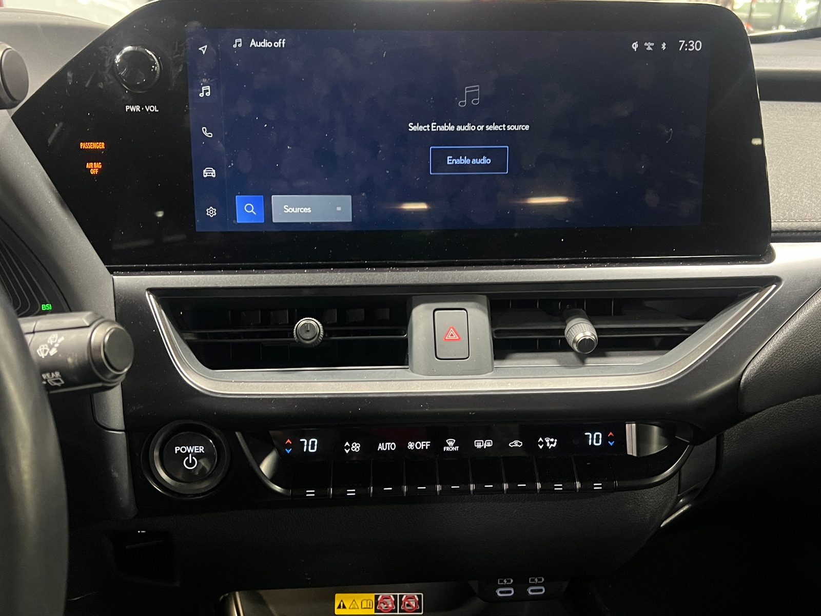 Thumbnail: 2023 Lexus UX - 3