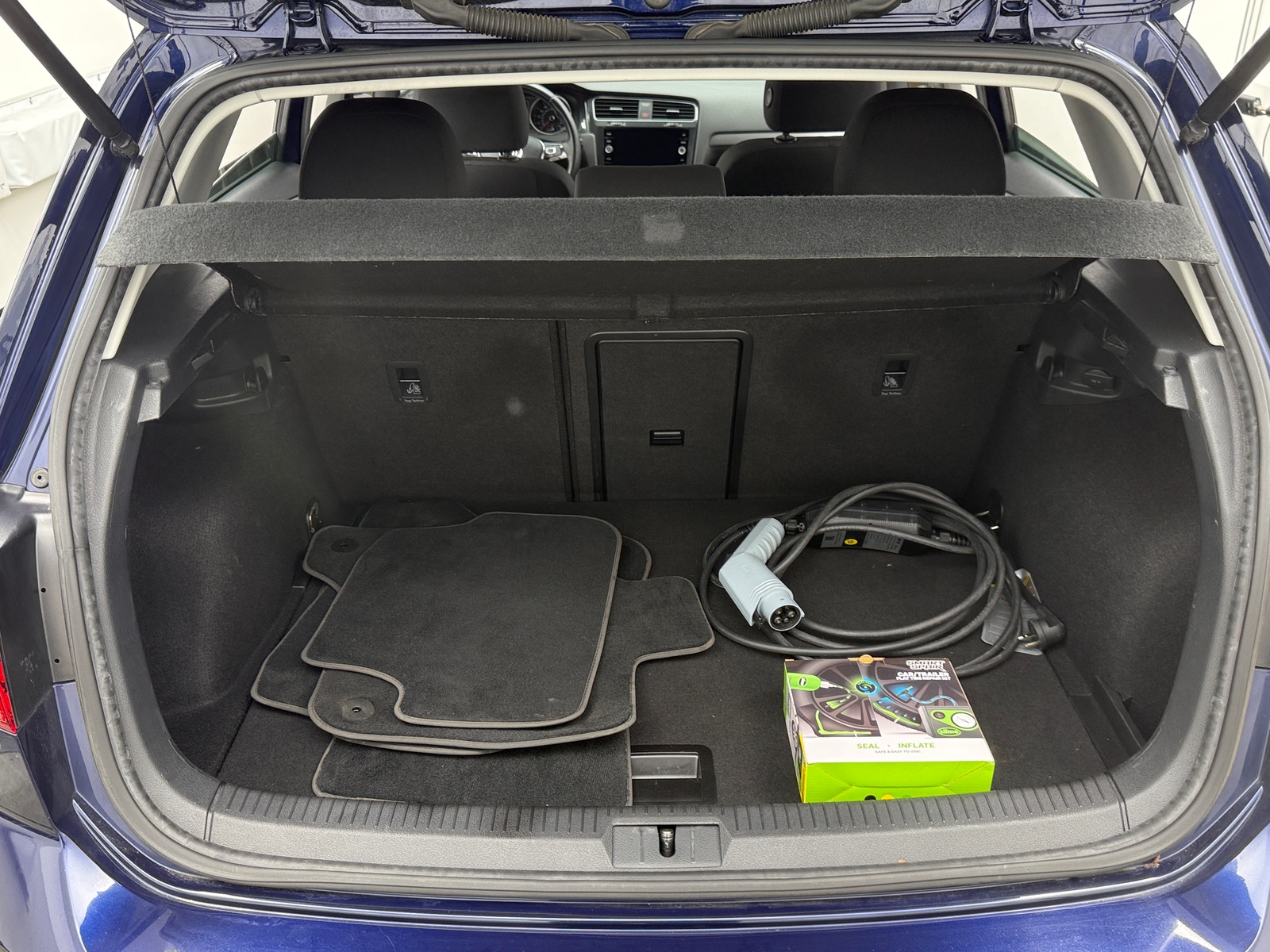 Thumbnail: 2019 Volkswagen e-Golf - 7