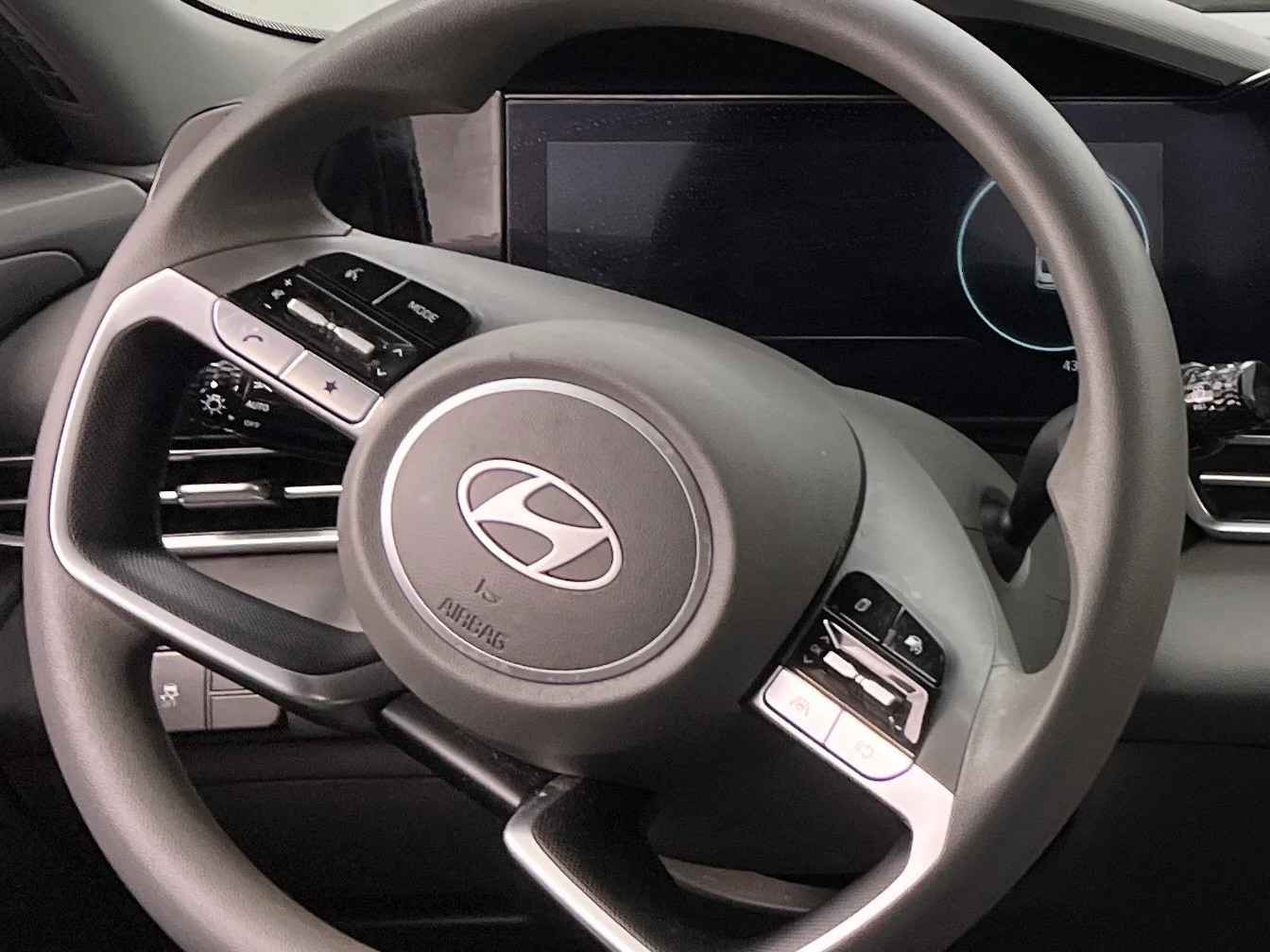 Thumbnail: 2024 Hyundai Elantra - 5