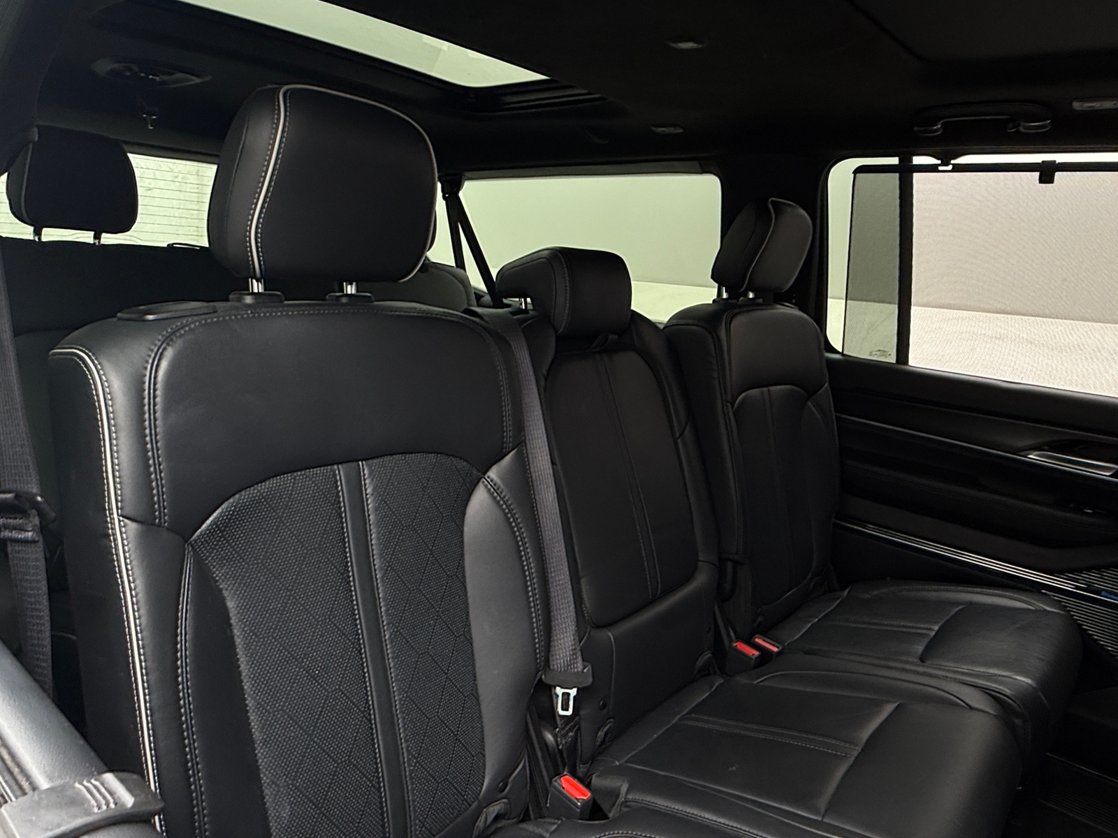 Thumbnail: 2024 Jeep Grand Wagoneer L - 5