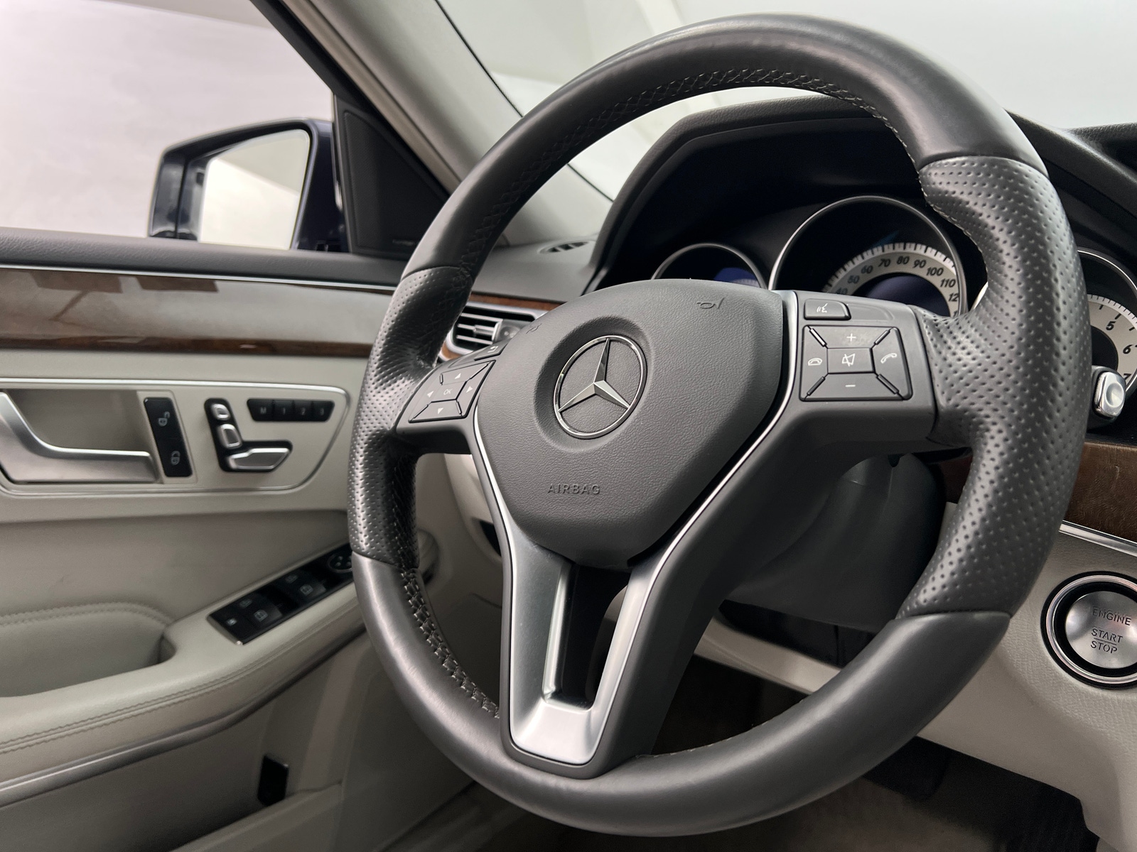 Thumbnail: 2014 Mercedes-Benz E-Class - 4
