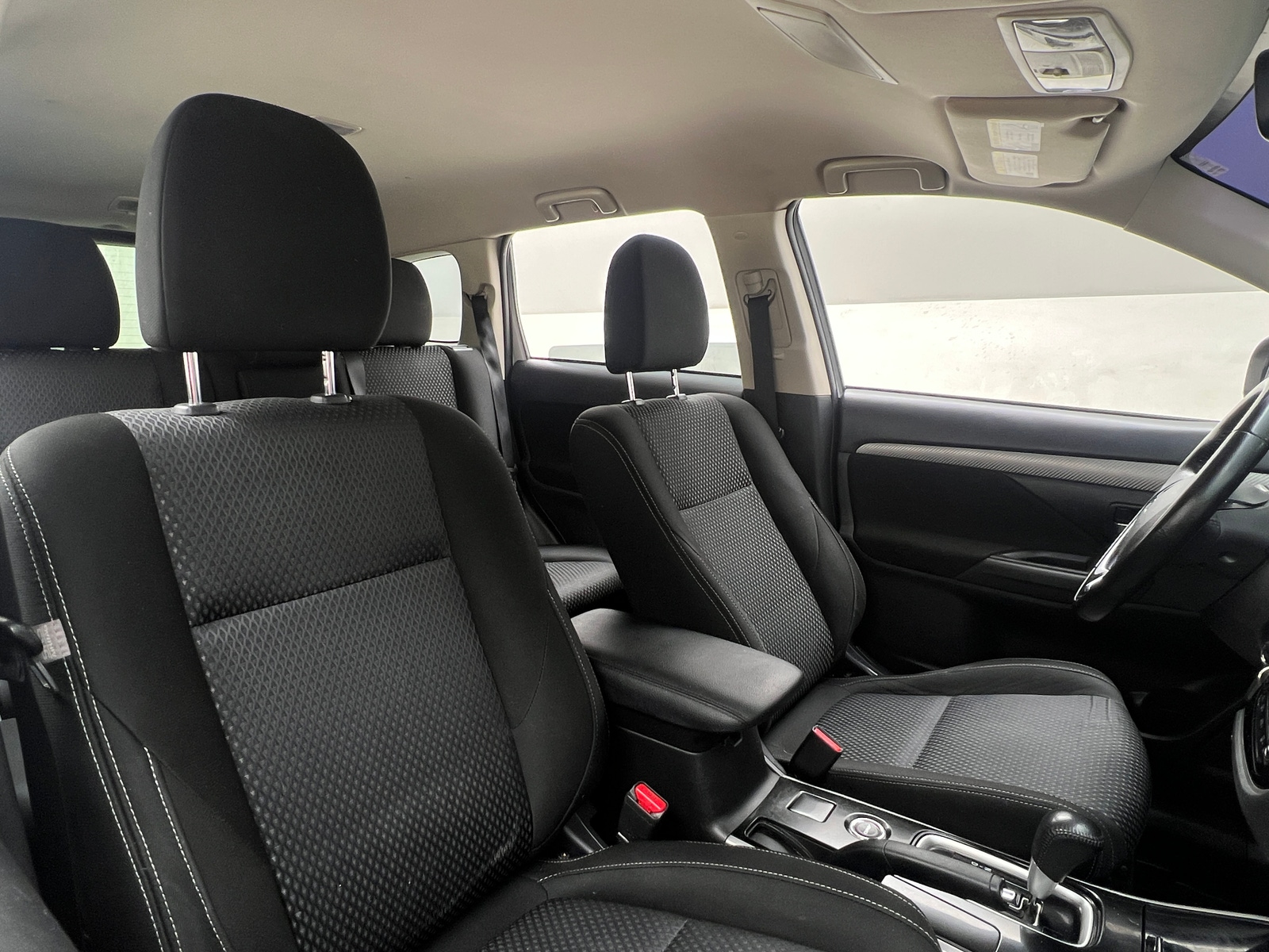 Thumbnail: 2017 Mitsubishi Outlander - 2