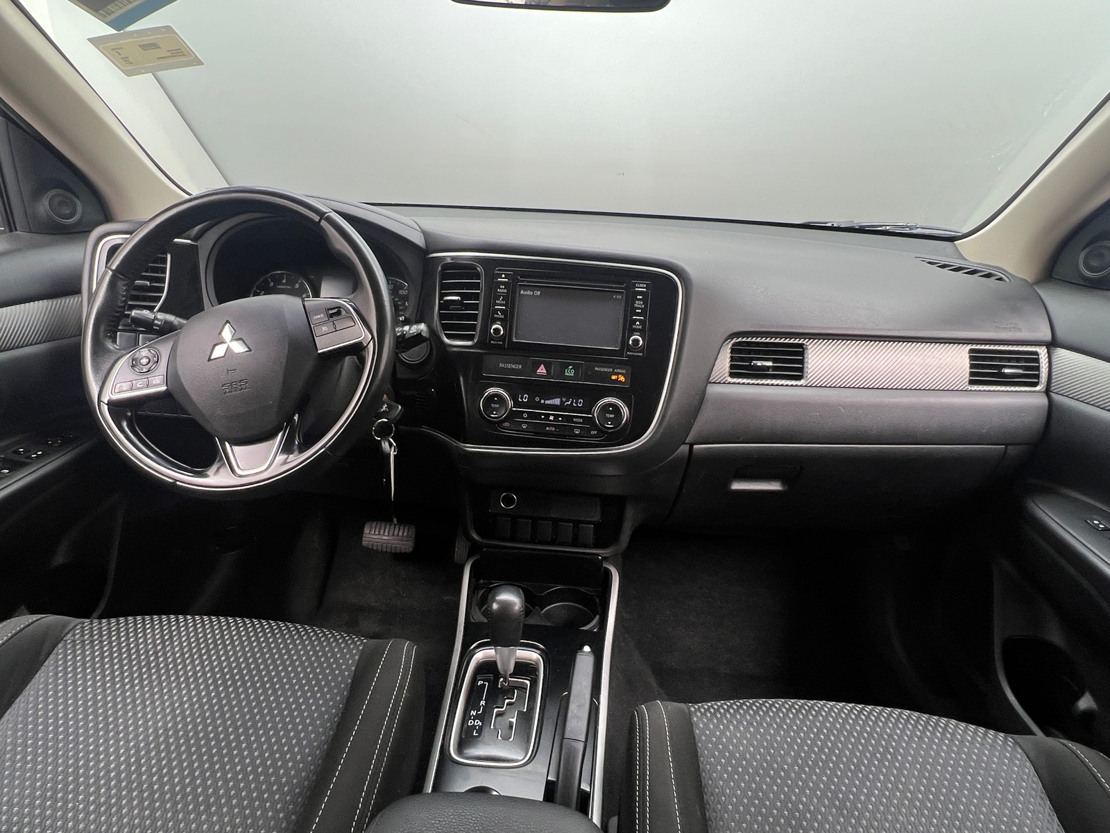 Thumbnail: 2017 Mitsubishi Outlander - 3