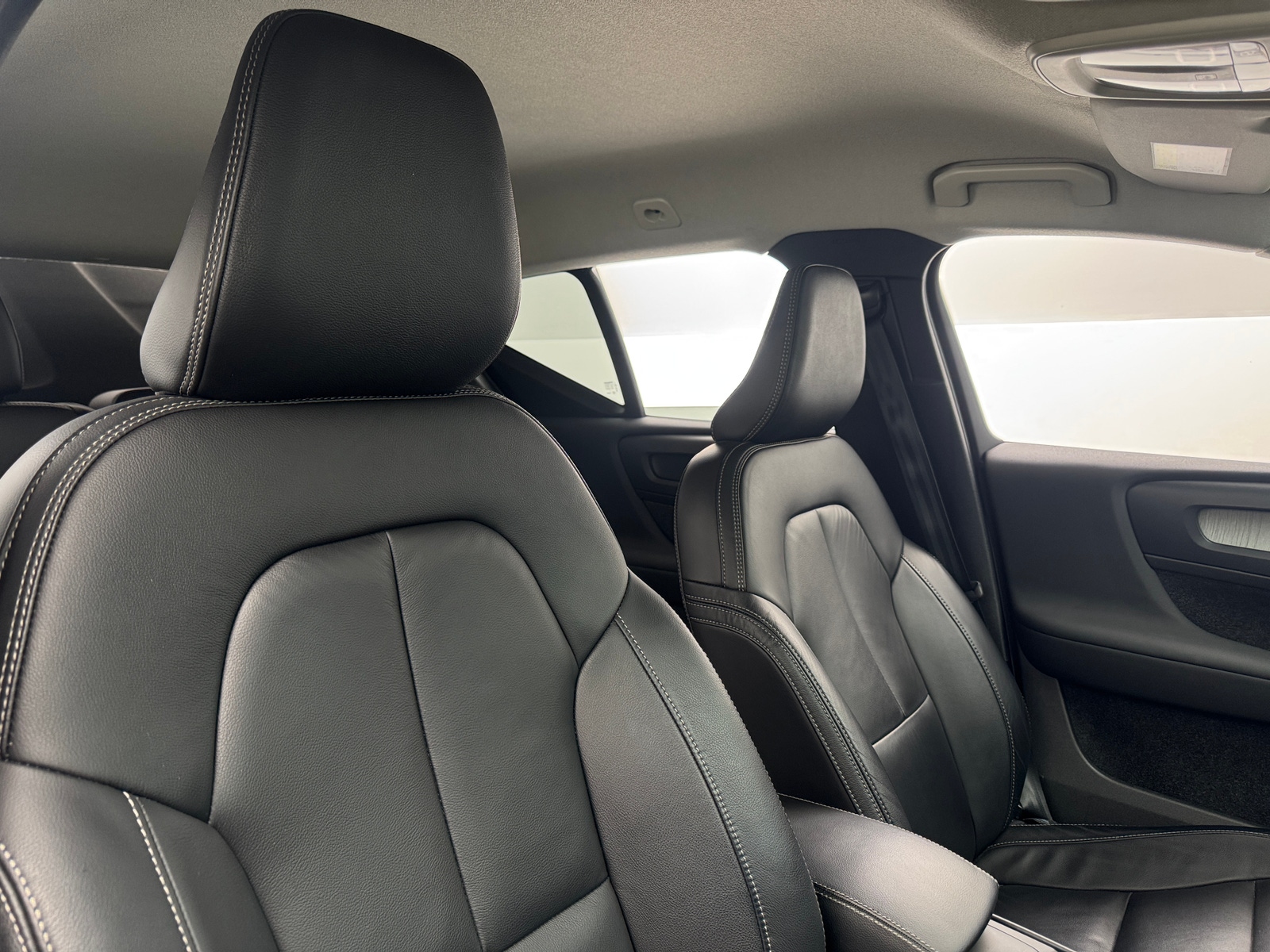 Thumbnail: 2023 Volvo XC40 - 2