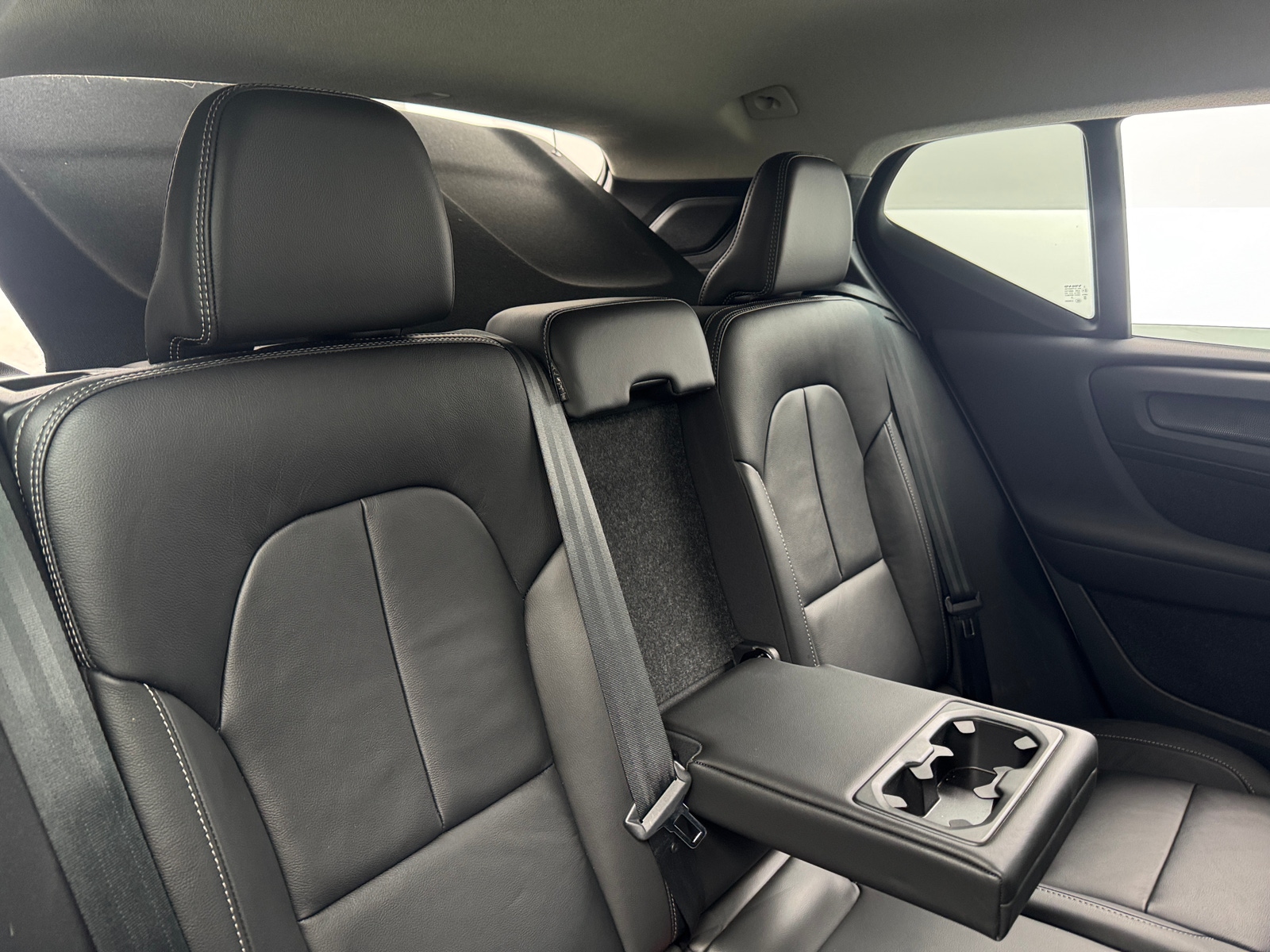 Thumbnail: 2023 Volvo XC40 - 6