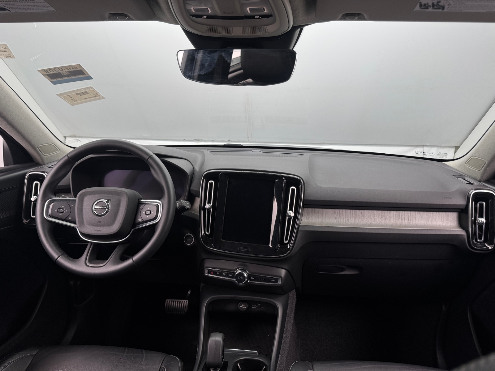 Thumbnail: 2023 Volvo XC40 - 3