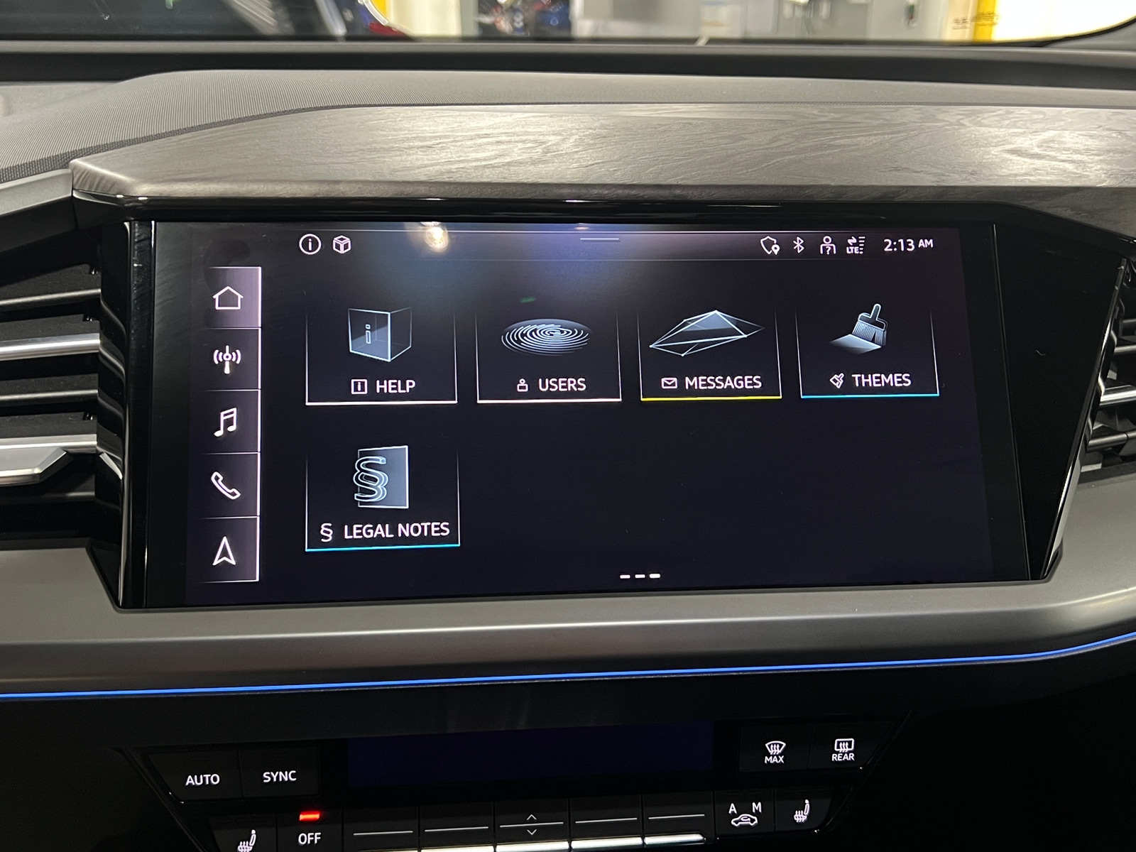 Thumbnail: 2023 Audi Q4 e-tron - 3