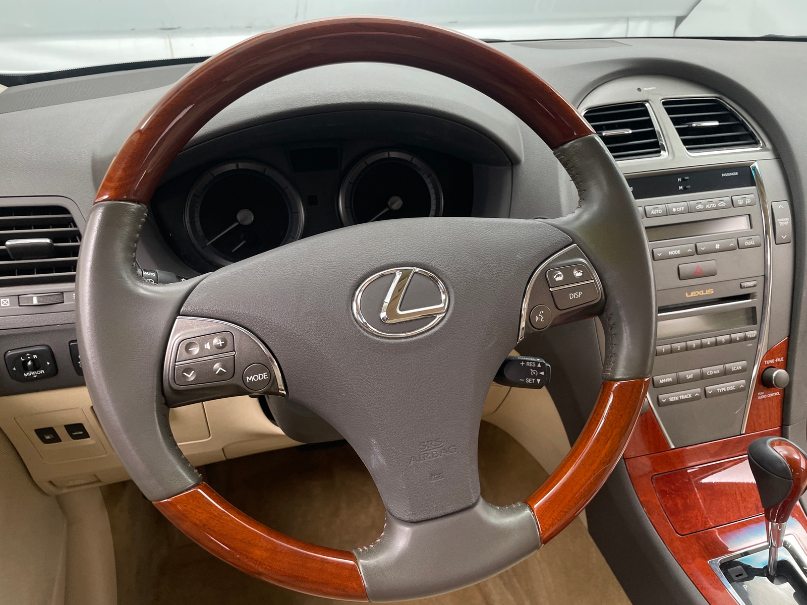 Thumbnail: 2010 Lexus ES - 4