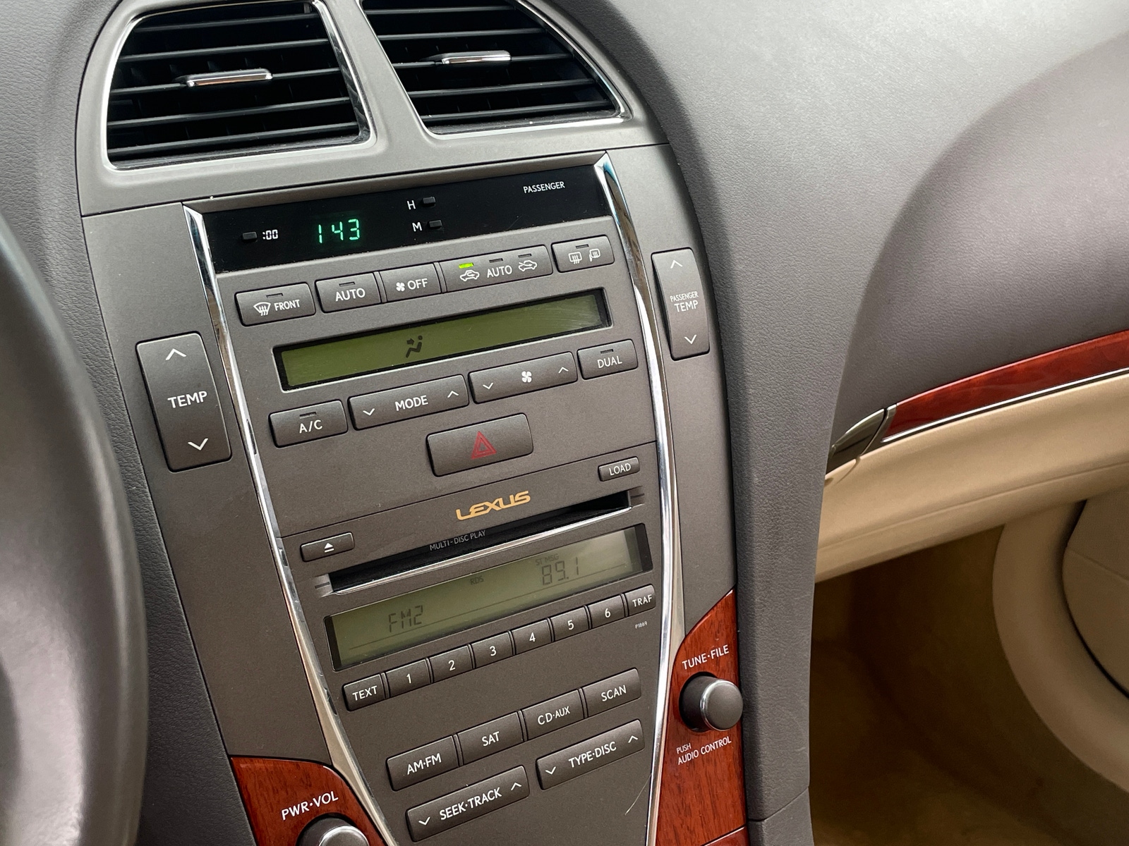 Thumbnail: 2010 Lexus ES - 3