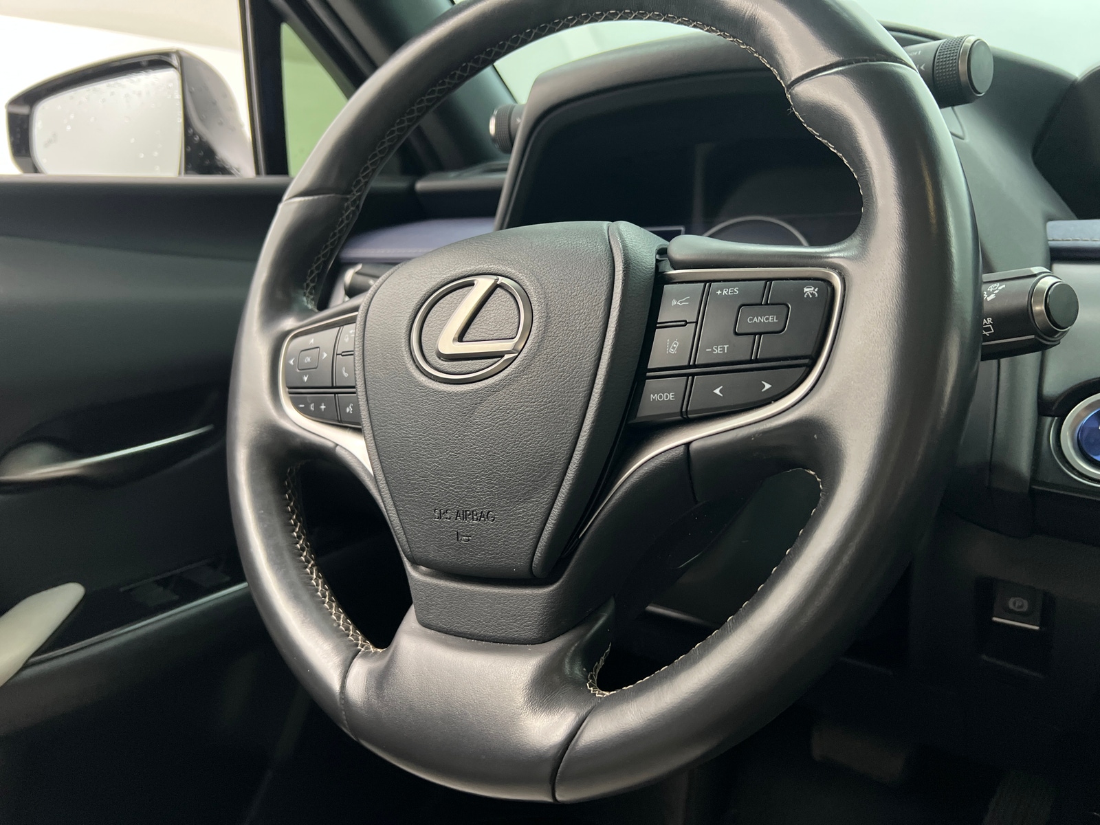 Thumbnail: 2020 Lexus UX - 4