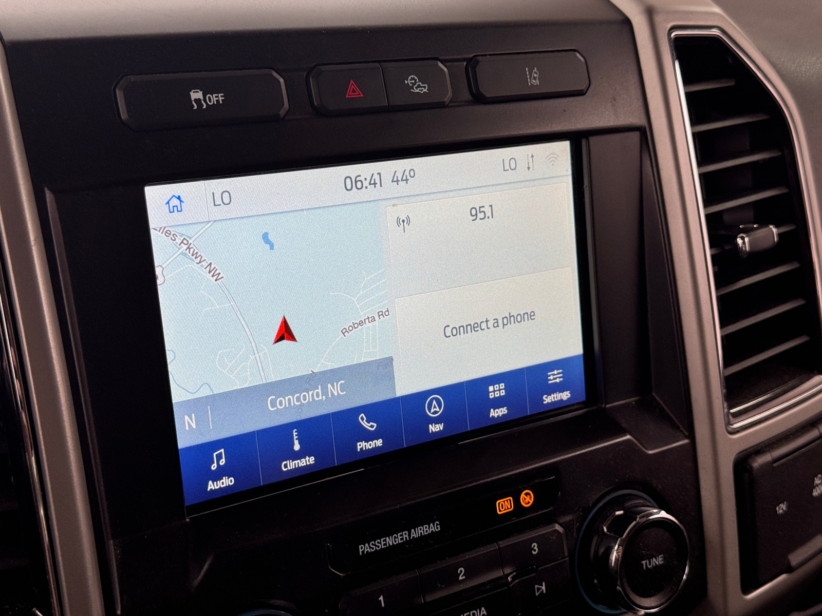 Thumbnail: 2020 Ford Econoline - 3