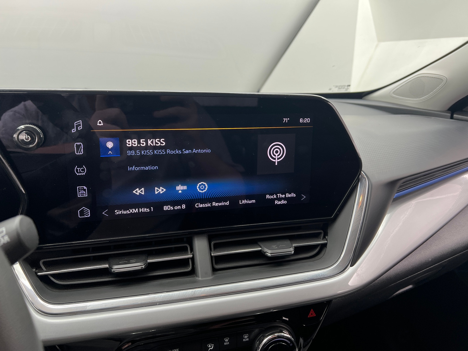 Thumbnail: 2025 Chevrolet Trax - 4